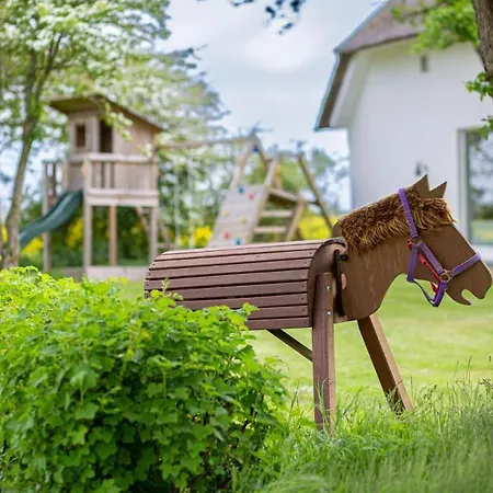 Inselblume 84 - Luxus Mit Reetdach Auf Dem Land Holiday home Fehmarn
