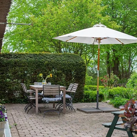 Holiday home Inselblume 84 - Luxus Mit Reetdach Auf Dem Land